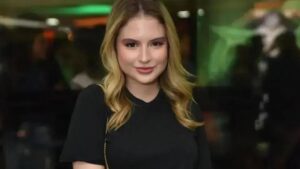 Sophia Valverde, a 'Poliana' do SBT, revela noivado com Pietro Krauss