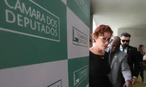 STF analisa recurso de Carla Zambelli visando anulação de condenação