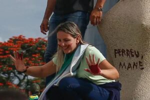 STF mantém condenação a 14 anos de prisão por pichação durante atos de 8 de janeiro