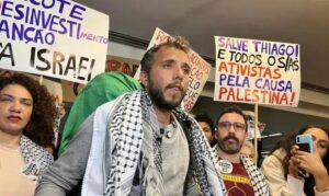 Thiago Ávila chega ao Brasil após missão humanitária em Gaza