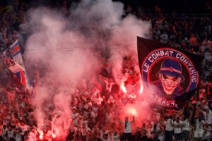 Torcedores do PSG na final da Champions League (foto: Odd Andersen/AFP)
