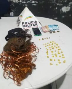 Trio é preso com quase 50 pedras de crack em Coronel Fabriciano