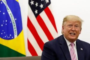 Trump propõe taxa sobre remessas de imigrantes brasileiros nos EUA