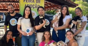 Evento de adoção de cães movimenta praça do Cidade Nobre, em Ipatinga
