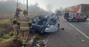 Acidente entre carro e carreta na BR-262, em MG, deixa quatro mortos
