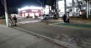 Motorista tem mal súbito e colide veículo com vitrine de loja em Timóteo