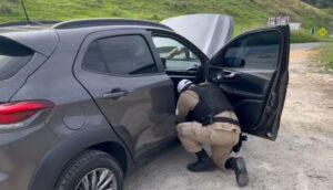 Mulher é presa com carro clonado na BR-381
