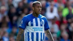 Zagueiro do Brighton revela sonho de jogar no Cruzeiro e provoca pai atleticano