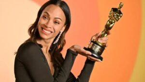 Zoe Saldaña afirma que seu Oscar é trans e não binário