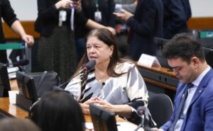 Aprovada a responsabilidade de redes sociais sobre conteúdo ofensivo a crianças e adolescentes