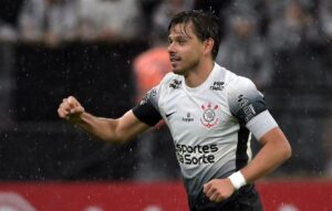 Atacante do Corinthians, Angel Romero est livre para assinar pr-contrato com outros clubes (foto: NELSON ALMEIDA / AFP)