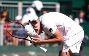 Joo Fonseca estreou em Wimbledon (foto: HENRY NICHOLLS / AFP)