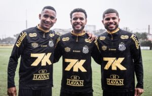 Leleti, Jeffinho e Lipo foram campees da Kings League Brasil pela Furia FC (foto: Raul Baretta/ Santos FC)