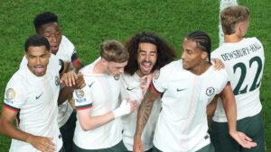 Jogadores do Chelsea durante a partida contra o Palmeiras (foto: CHARLY TRIBALLEAU / AFP)