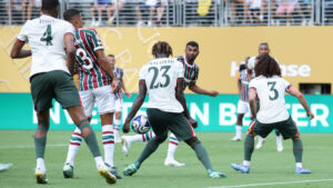 A bola bateu na mo do zagueiro Chalobah em Chelsea x Fluminense no Mundial (foto: ALEX GRIMM / GETTY IMAGES NORTH AMERICA / Getty Images via AFP)