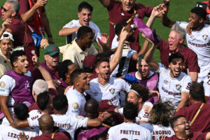 Jogadores do Fluminense comemorando classificao no Mundial de Clubes (foto: Federico PARRA / AFP)