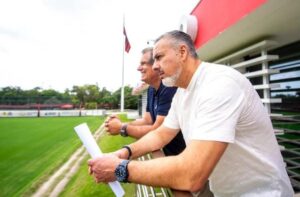 Jos Boto quer entender at onde vai sua autonomia no departamento de futebol (foto: Foto: Marcelo Cortes / CRF)