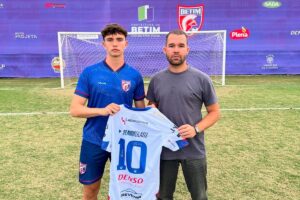 Betim renovou com o meio-campista Andr Sion (foto: Danilo Moraes/BETIM FUTEBOL)