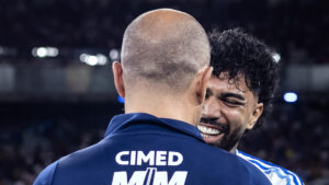 Leonardo Jardim, tcnico do Cruzeiro, e Gabi, atacante (foto: Gustavo Aleixo/Cruzeiro)