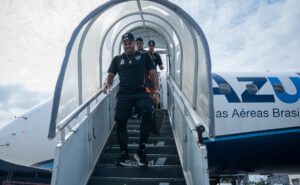 Hulk durante viagem do Atltico para Santos, em 15 de abril de 2025 (foto: Pedro Souza/Atltico)