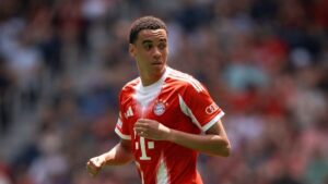 Jamal Musiala, atacante do Bayern de Munique, em partida pelo clube alemo (foto: Bayern/Divulgao)