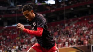 Musiala, atacante do Bayern, em aquecimento pr-jogo (foto: Bayern/Divulgao)