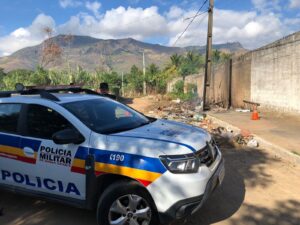Corpo carbonizado é encontrado em área de descarte de entulho em Governador Valadares
