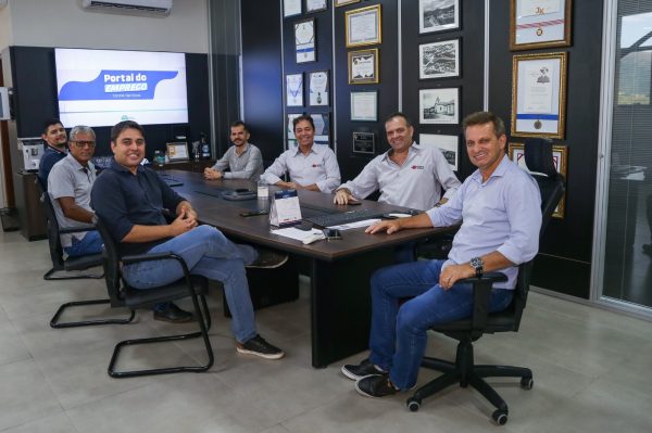 Comissão da AMM visita Fabriciano para avaliar programa Portal do Emprego, finalista do prêmio de boas práticas - Portal ZUG - Vale do Aço