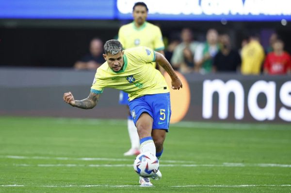 Bruno Guimares jogando pela Seleo Brasileira (foto: AFP)