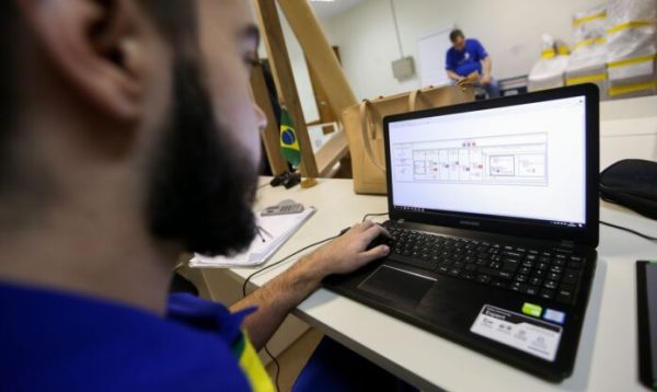 Um em cada dez estudantes brasileiros cursa ensino profissional