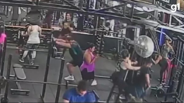 Aluno é atingido por aparelho de musculação em MG; vídeo