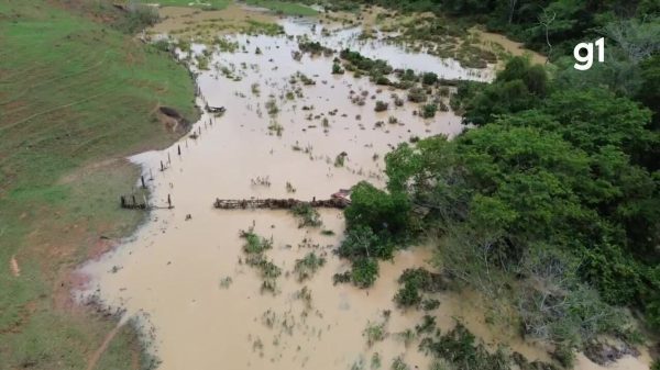 VÍDEO: fortes chuvas derrubam pontes no interior de Minas Gerais | Vales de Minas Gerais