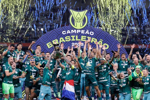 Liderado por Endrick, Palmeiras conquista o Brasileiro - 06/12/2023 - Esporte