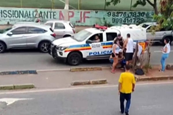 Um morre e dois ficam feridos em briga de torcida em BH - 02/03/2024 - Esporte