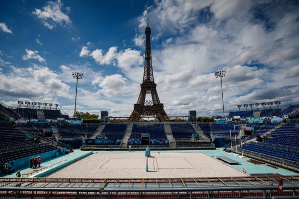 Vista da Eiffel Tower Stadium, arena do vlei de praia em Paris 2024 (foto: Dimitar Dilkoff/AFP)