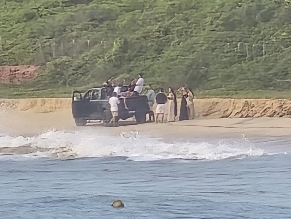 CRIME AMBIENTAL: Caminhonete de Ipatinga é apreendida na praia em Arraial d’Ajuda pela polícia ambiental