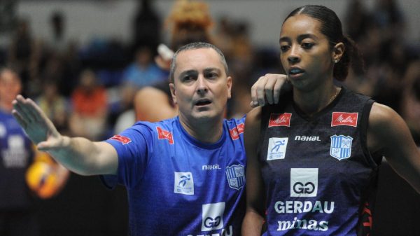 Nicola Negro ao lado de Kisy, destaque do Minas na Superliga Feminina de Vlei (foto: Alexandre Guzanshe/EM/D.A Press)