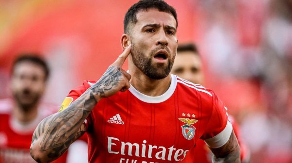 Ex-Atltico-MG, Nicolas Otamendi pode ficar livre no mercado (foto: PATRICIA DE MELO MOREIRA / AFP)