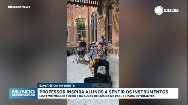 Inspirador! Professor cego ensina saxofone para seus alunos de uma forma diferente - Notícias