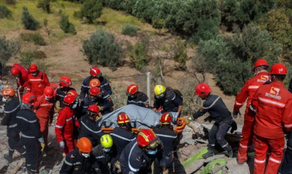 Equipes de quatro países auxiliam no resgate de vítimas no Marrocos