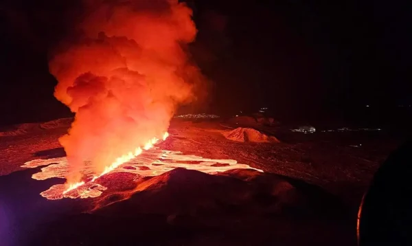 Vulcão na Islândia volta a entrar em erupção