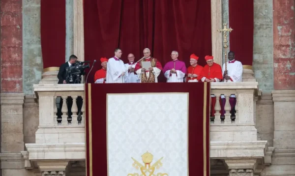 Papa Leão XIV pede paz e lembra Francisco: “ajudem a construir pontes”