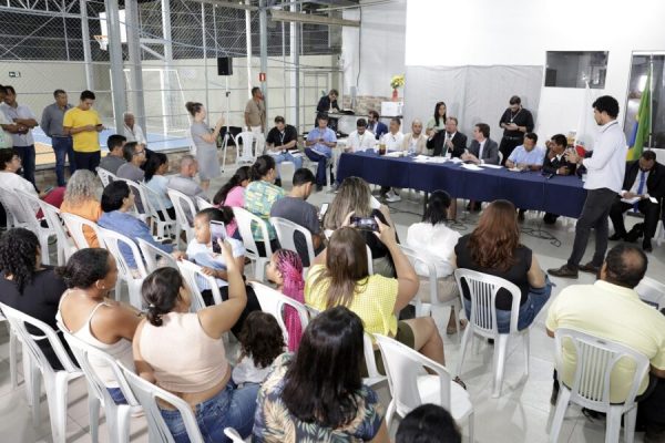 Moradores protestam contra má qualidade e falta de água em Santana do Paraíso