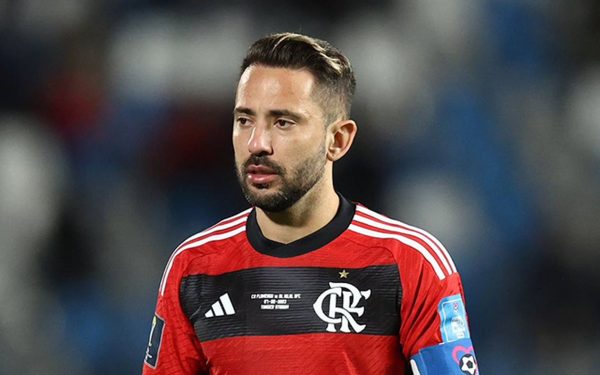 Sonho da eleição do Inter, Éverton Ribeiro volta atrás e decide assinar