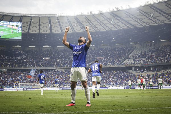 Luciano Castán não tem medo e faz promessa à torcida do Cruzeiro