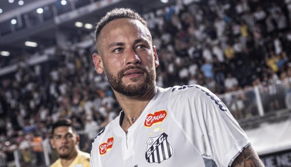 Neymar com a camisa do Santos (foto: Raul Baretta/ Santos FC.)