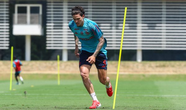 Pedro, do Flamengo, correndo em treino (foto: Gilvan de Souza/Flamengo)