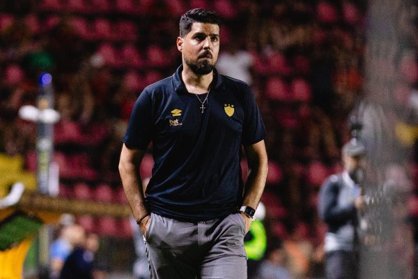 Antnio Oliveira, tcnico do Sport (foto: aulo Paiva/ Sport Recife)