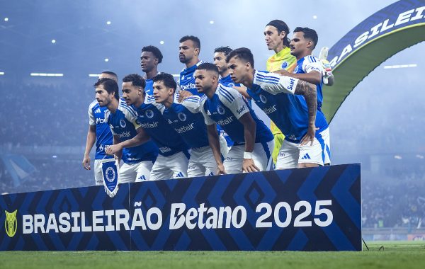 Titulares do Cruzeiro na partida contra o Palmeiras, no Mineiro, pelo Campeonato Brasileiro (foto: Gustavo Aleixo/Cruzeiro)