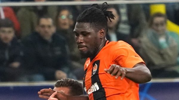 Lassina Traor, atacante do Shakhtar Donetsk (foto: JANEK SKARZYNSKI / AFP)